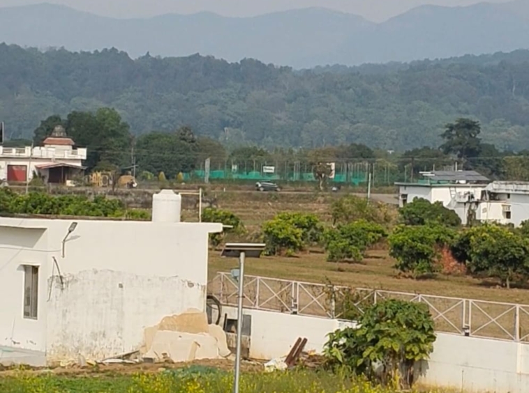 plots 100 gaj , 200 gaj